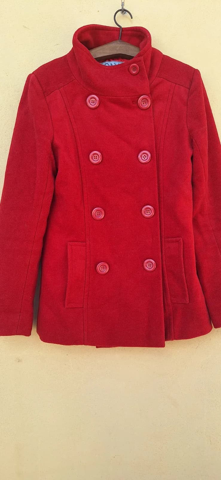 Casaco Vermelho Transpassado com Gola Alta