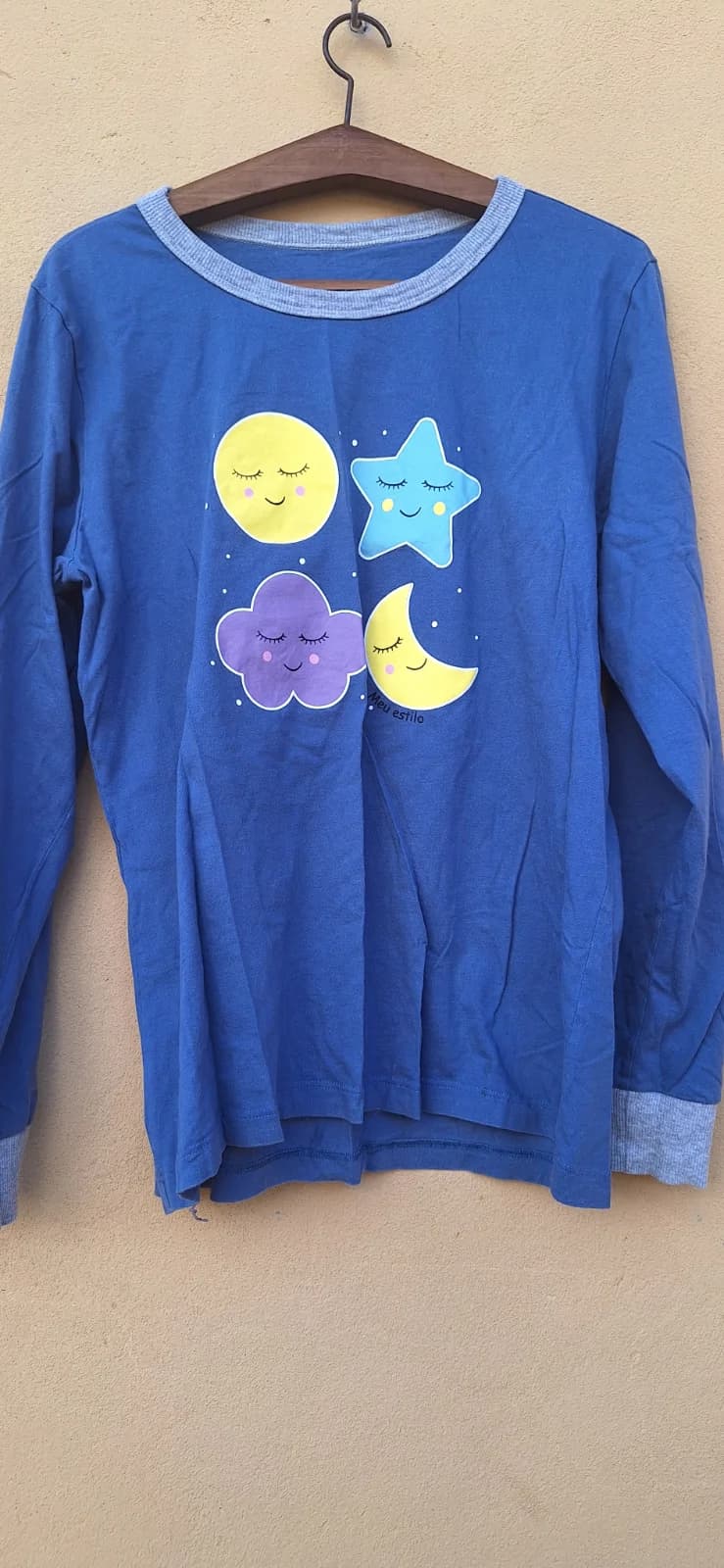 Blusa de Pijama Azul com Lua Estrela e Nuvem