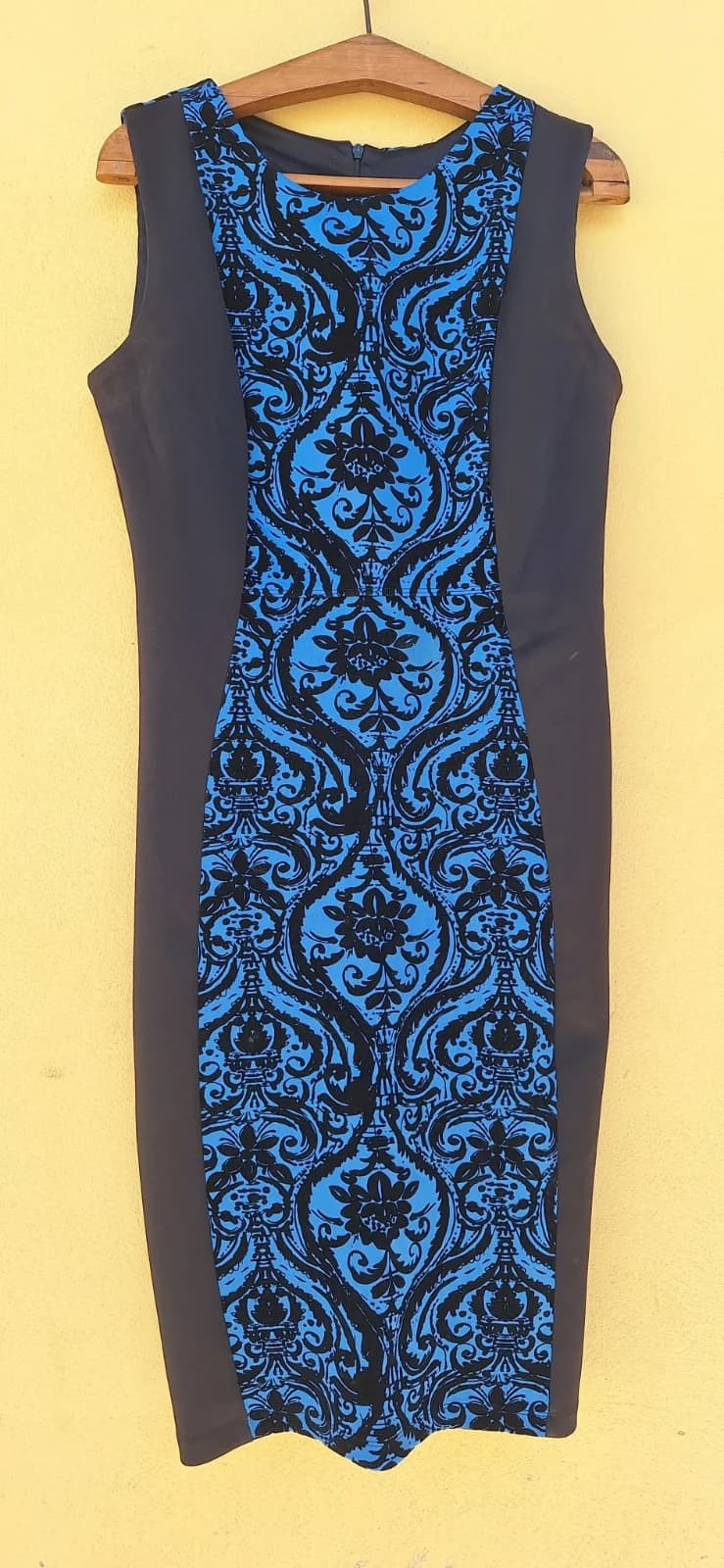 Vestido Midi Preto e Azul com Estampa Barroca