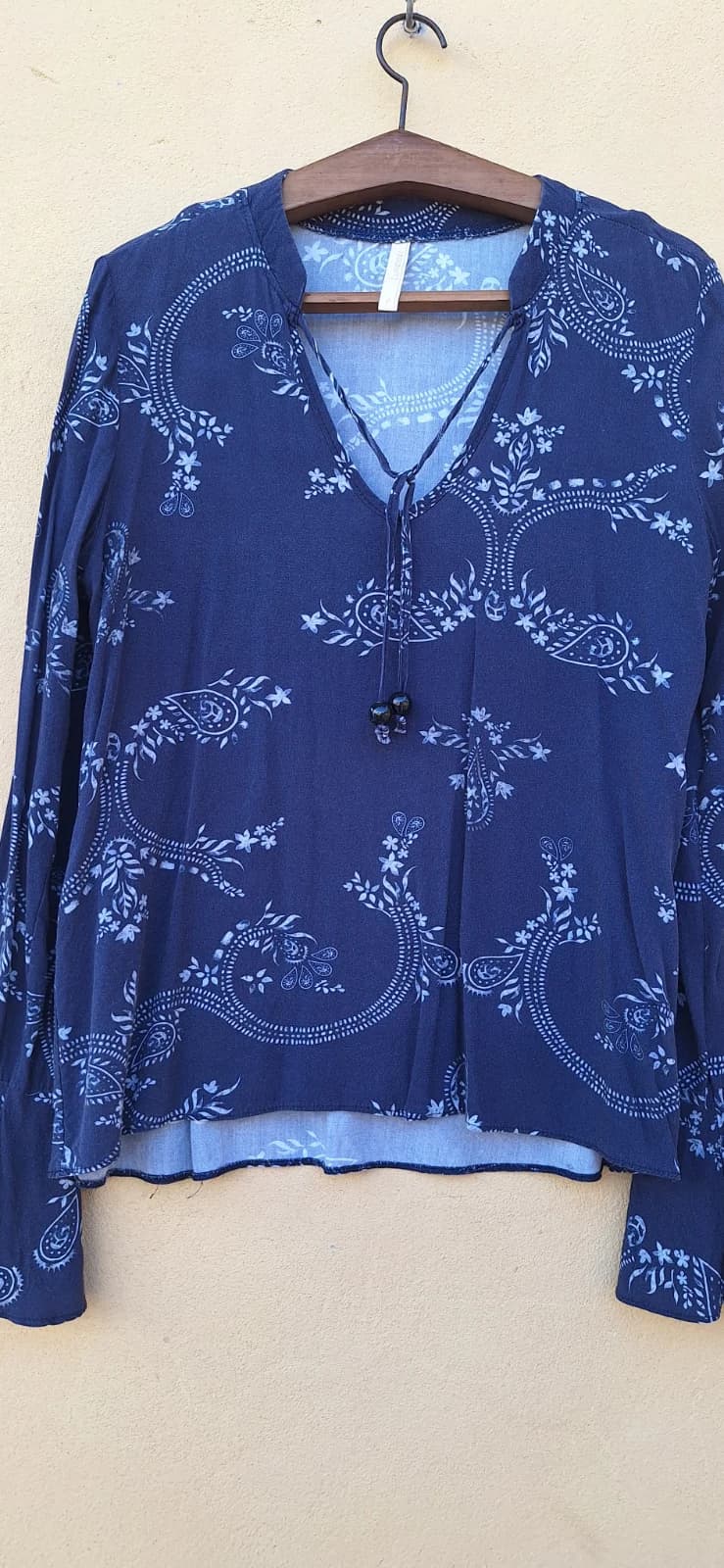 Blusa Azul-Marinho Estampada com Amarração