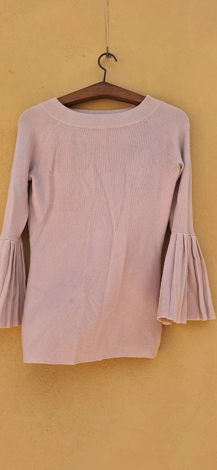 Blusa de Tricô Rosa com Mangas Plissadas