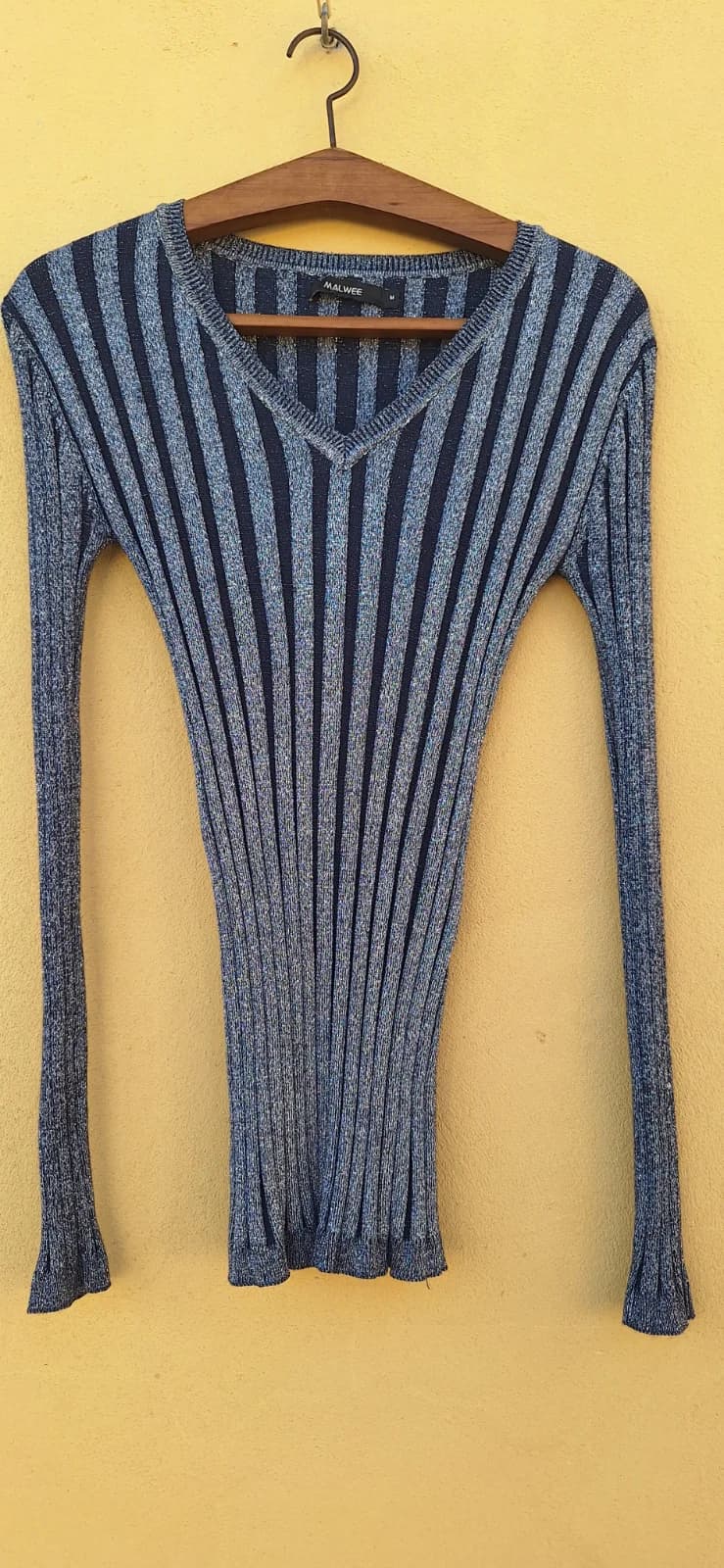 Blusa de Tricô Azul Metálico Listrada