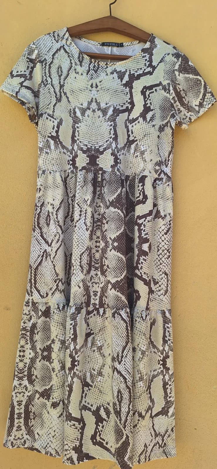 Vestido Midi com Estampa de Cobra