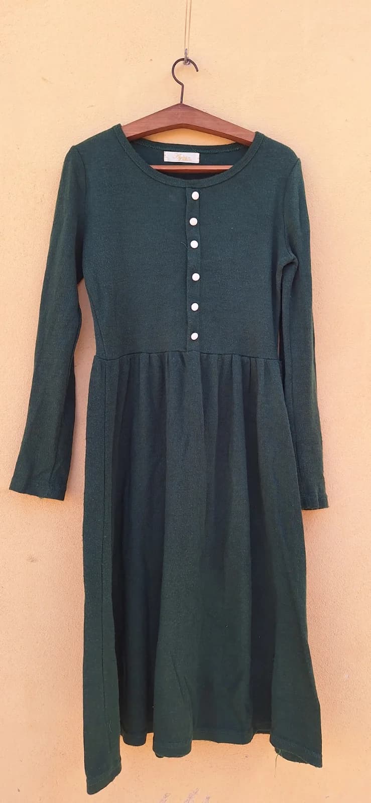 Vestido Midi Verde-Escuro com Botões Frontais