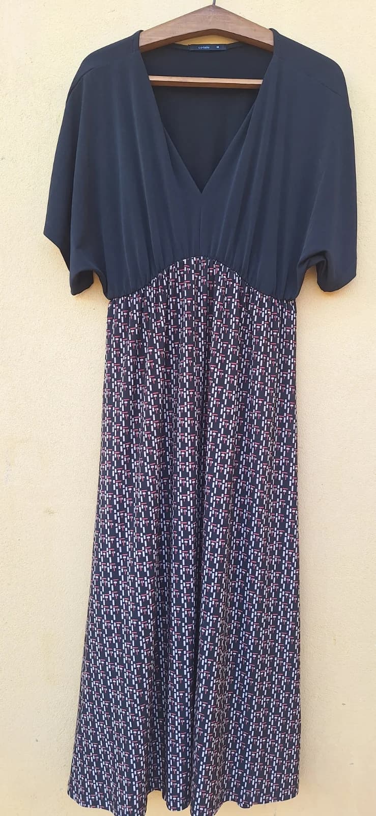 Vestido Longo Preto com Saia Geométrica