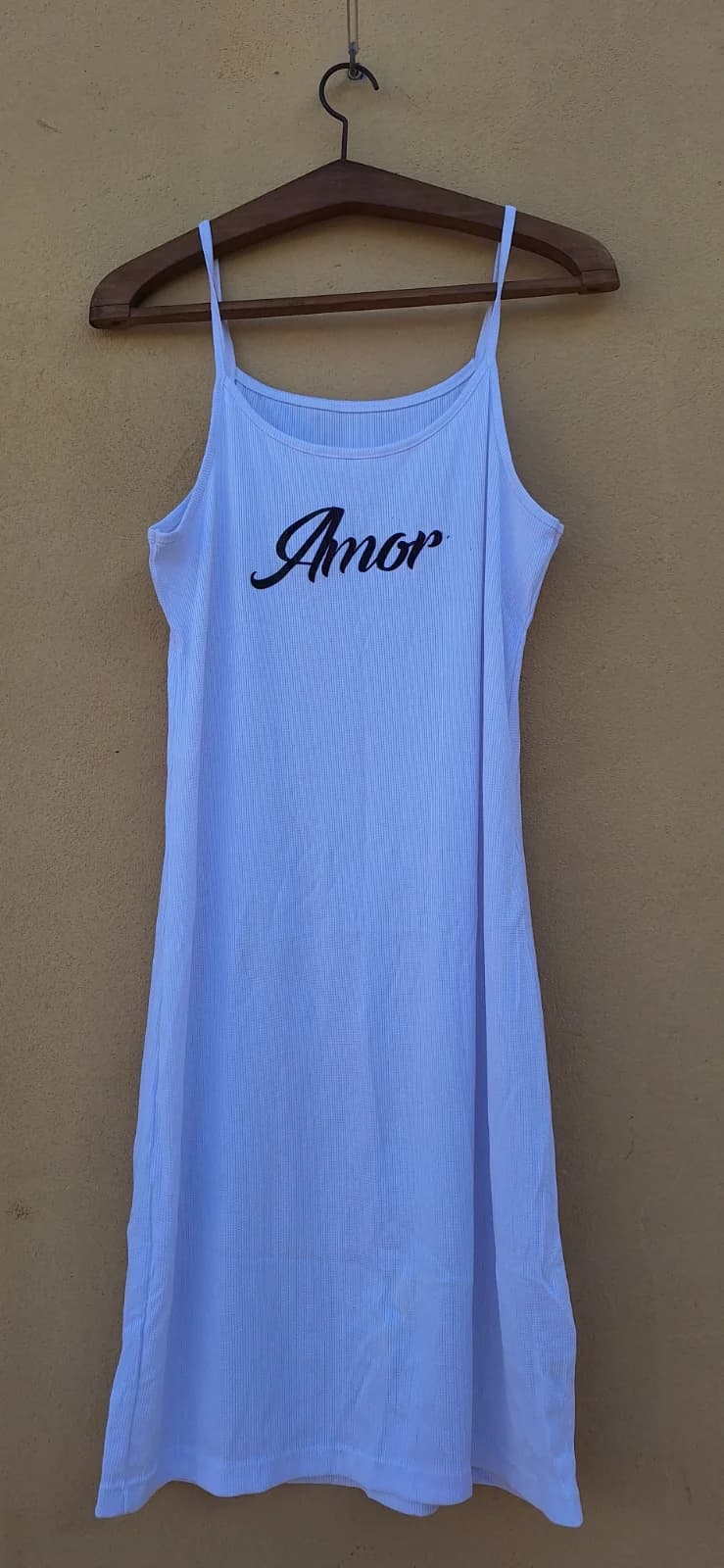 Vestido Branco Canelado com Estampa Amor