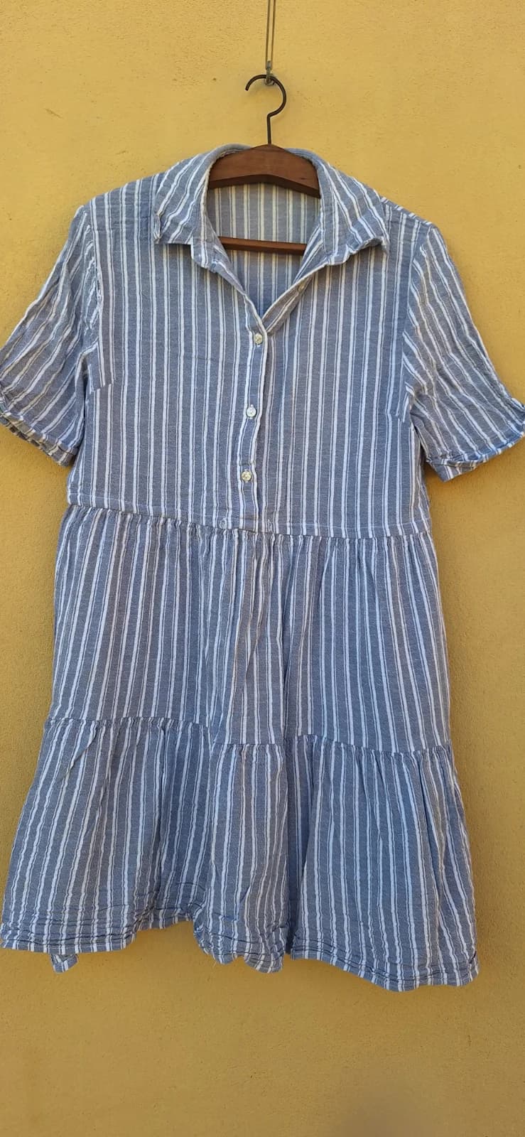 Vestido Chemise Azul Listrado com Saia em Camadas