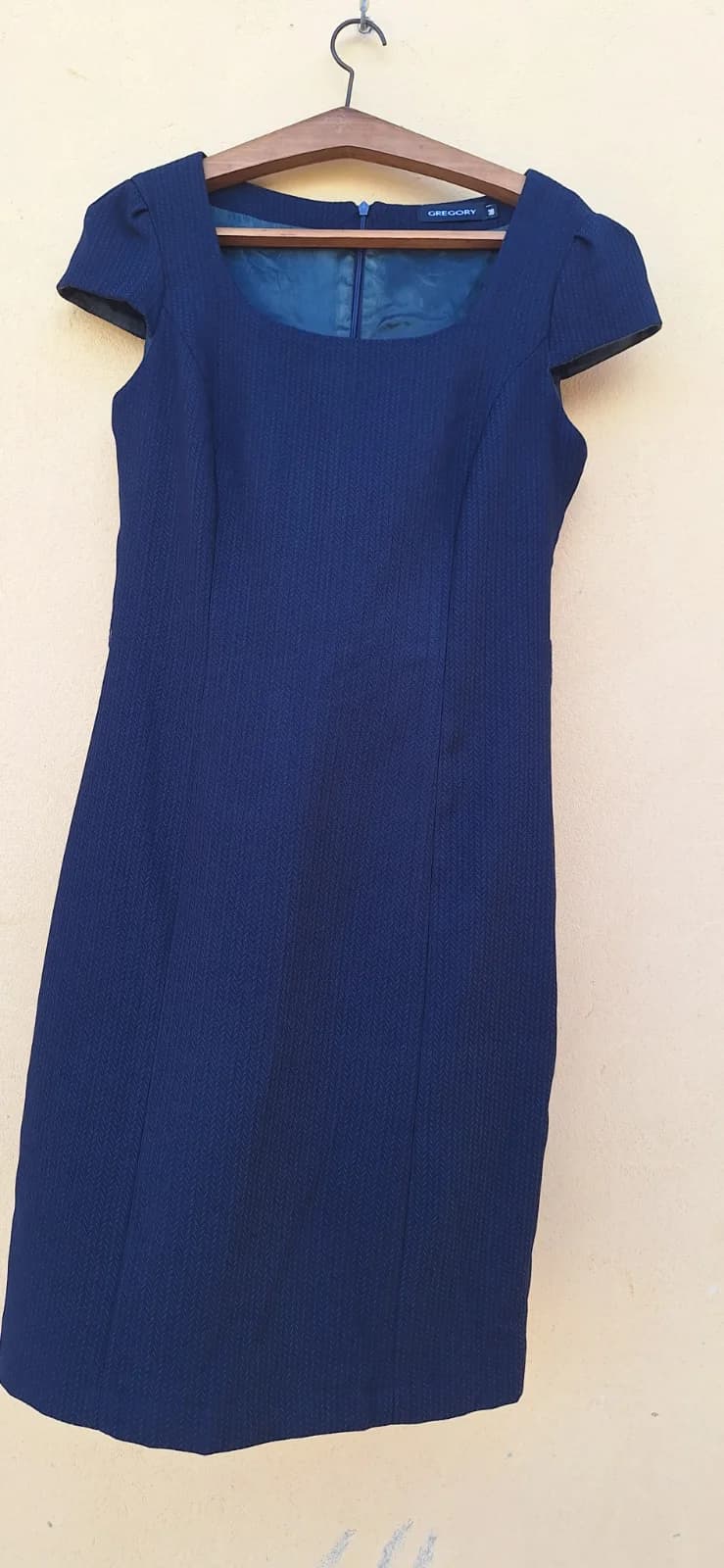 Vestido Tubinho Azul-Marinho com Decote Quadrado
