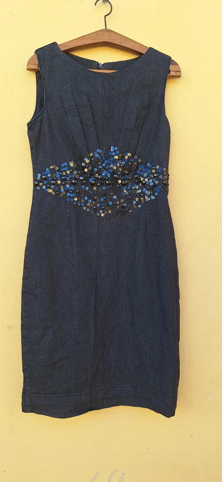 Vestido Jeans Escuro com Paetês na Cintura