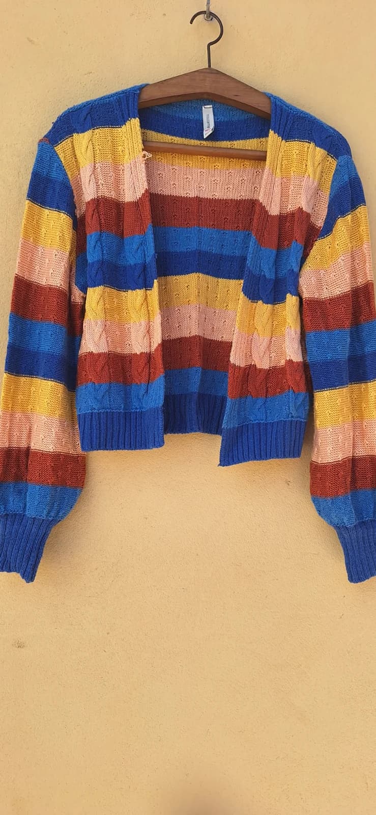 Cardigan Cropped de Tricô Listrado Colorido