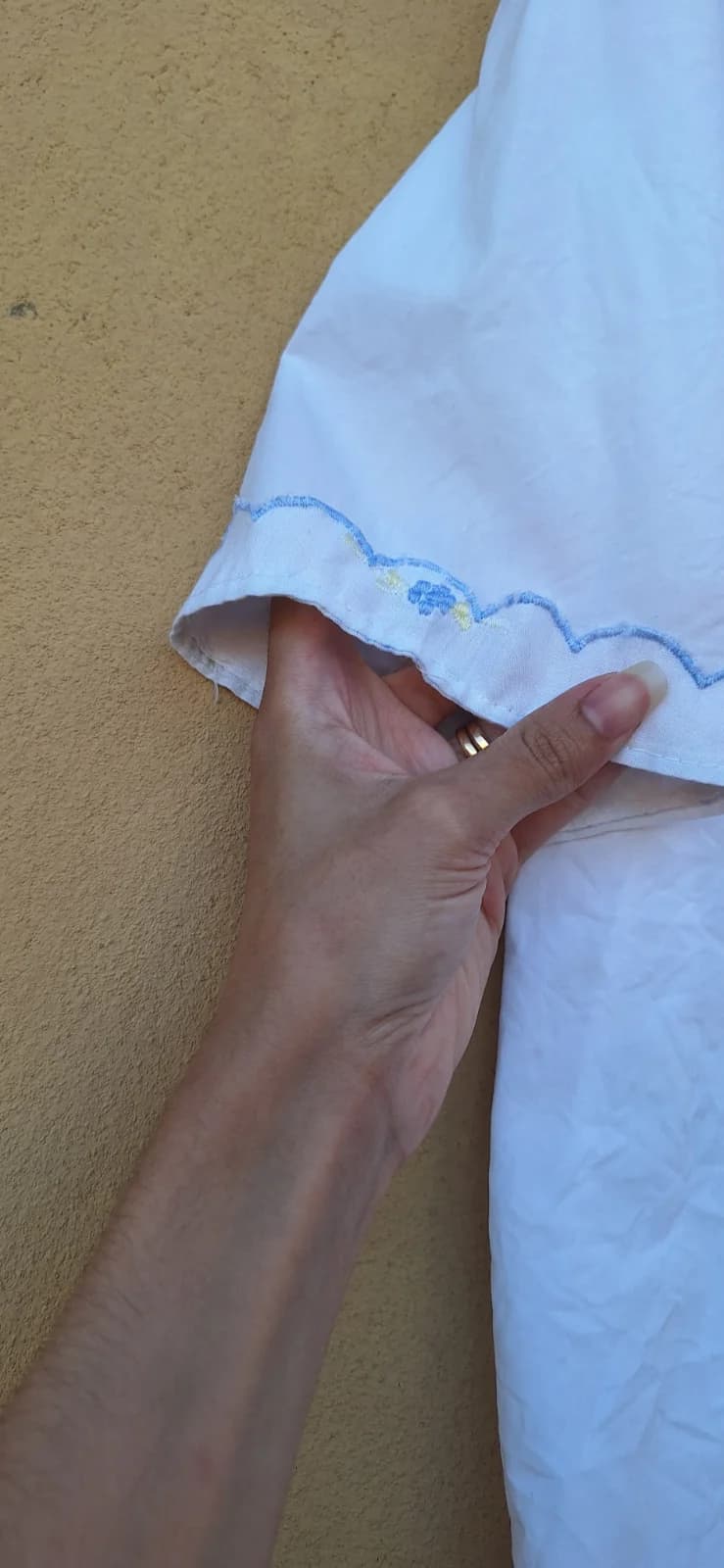 Camisa Branca com Detalhe bordado